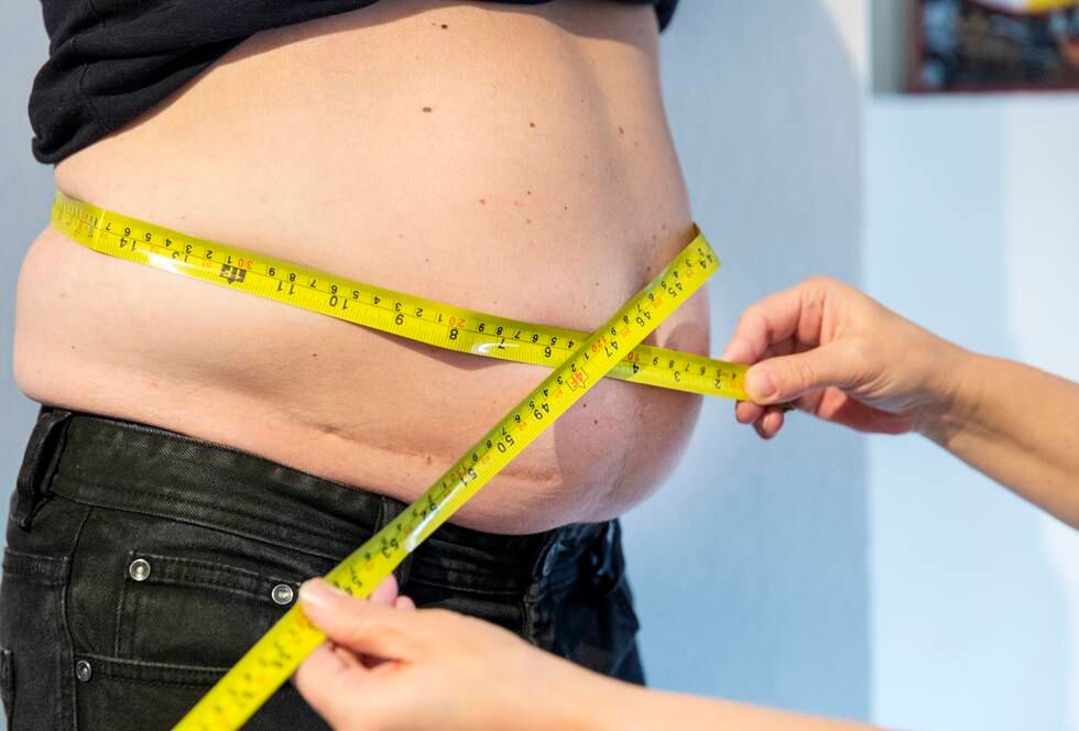 27 prosent av kvinnene og 19 prosent av mennene forteller at de gikk opp i vekt i løpet av det første koronaåret, går det fram av den nasjonale folkehelseundersøkelsen 2020.