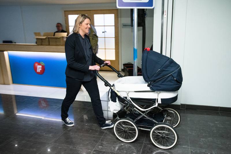 VALGKAMP: Sylvi Listhaug kom med barnevogn på Frps landsmøte i mai. Nå er hun tilbake i jobb og klar for valgkamp. FOTO: AUDUN BRAASTAD/NTB SCANPIX
