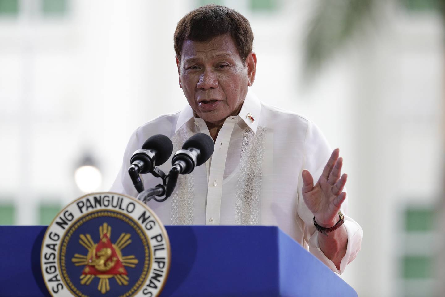 Filippinenes president Rodrigo Duterte på talerstolen.
