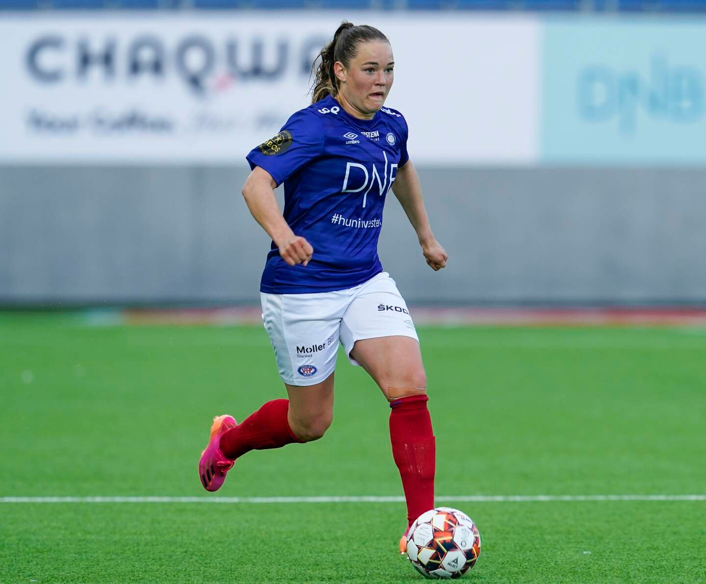 Høyreback Janni Thomsen scoret sitt første mål for sesongen da hun satte inn 2-0 direkte på frispark for VIF.
Foto: