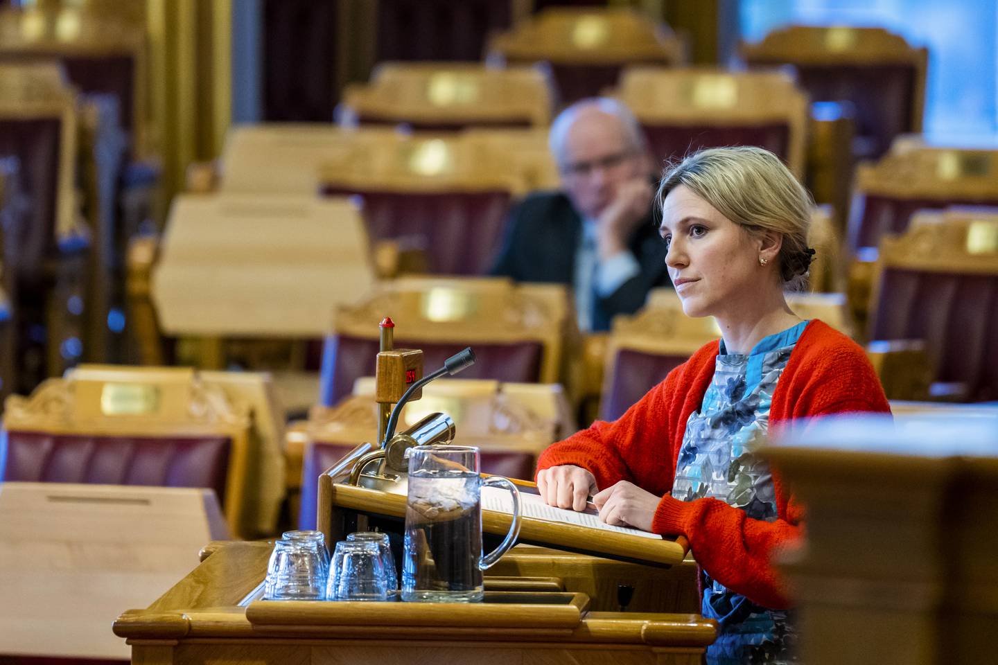 Sofie Marhaug (Rødt) tror ikke helt på Støres strømløfter.
Foto: Fredrik Varfjell / NTB