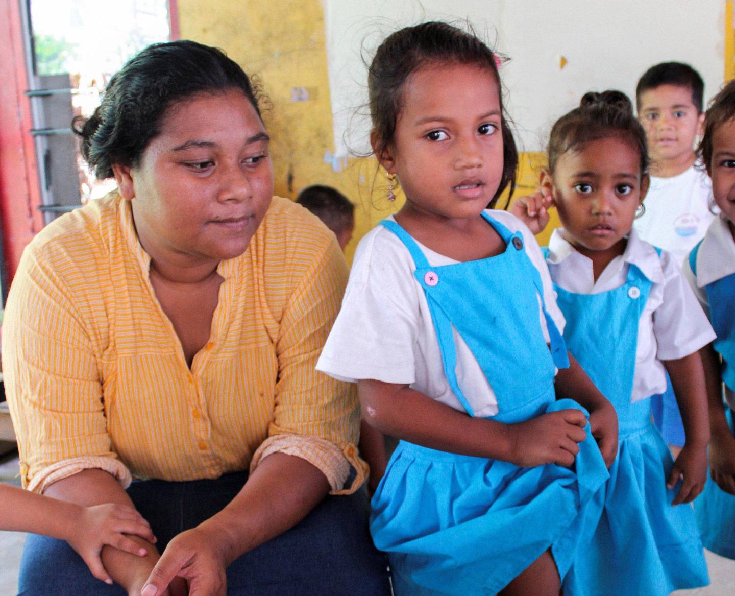 Sakema Maemae er barnehagelærer og setter sin lit til Gud, men likevel regner også hun med at hun og datteren må reise fra Tuvalu en dag.