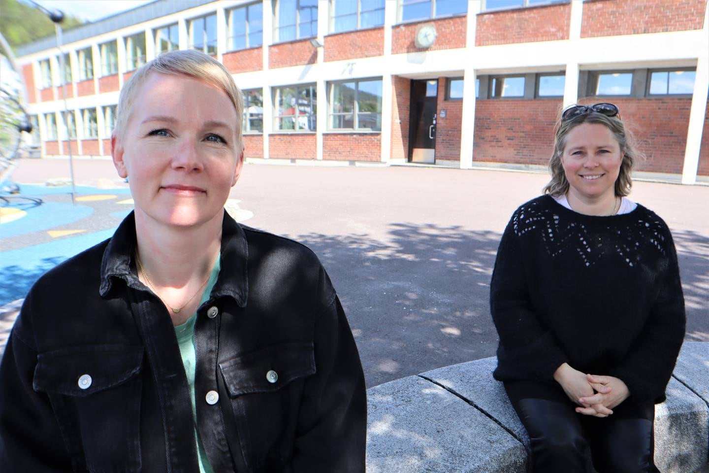 Nestleder ved FAU, Camilla Ekeberg Apenes og leder Tina Fagerhus Brodal har begge barn som blir berørt av at Børresen ungdomsskole ikke har nok kapasitet til å ta i mot alle elever som sogner til skolen.
