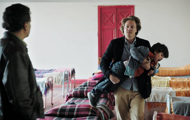 Kjetil (Kristoffer Joner) klarer ikke å elske adoptivsønnen Daniel, spilt av Kristoffer Bech. FOTO: MOTLYS A/S