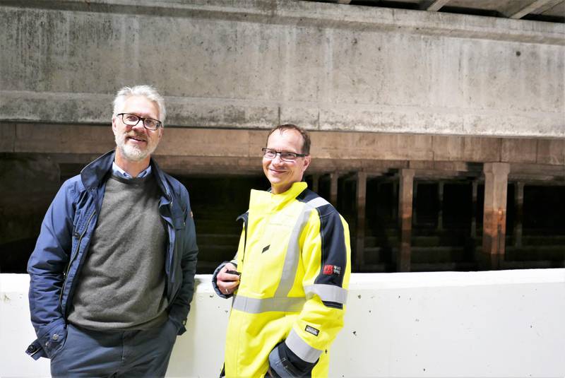 VANNETS VOKTERE: Direktør i Frevar avdeling Vannverket, Fredrik Hellström (t.v.) og driftssjef Tor Gunnar Jansch er to av dem som passer på at vannet vi får i springen er rent.