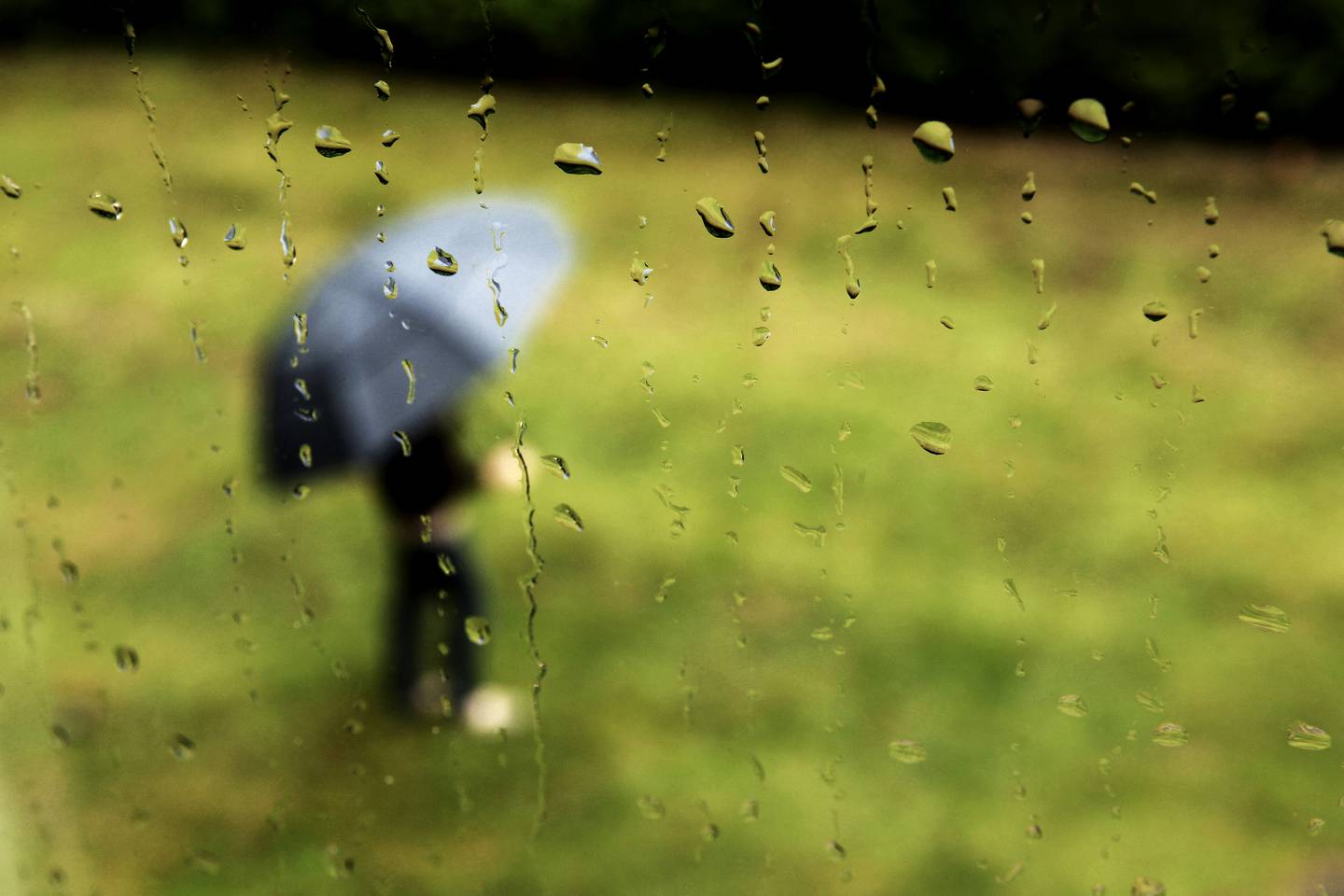 Nå kommer regnværet til store deler av landet, og flere må belage seg på tilbringe tid innendørs. Foto: Erlend Aas / NTB