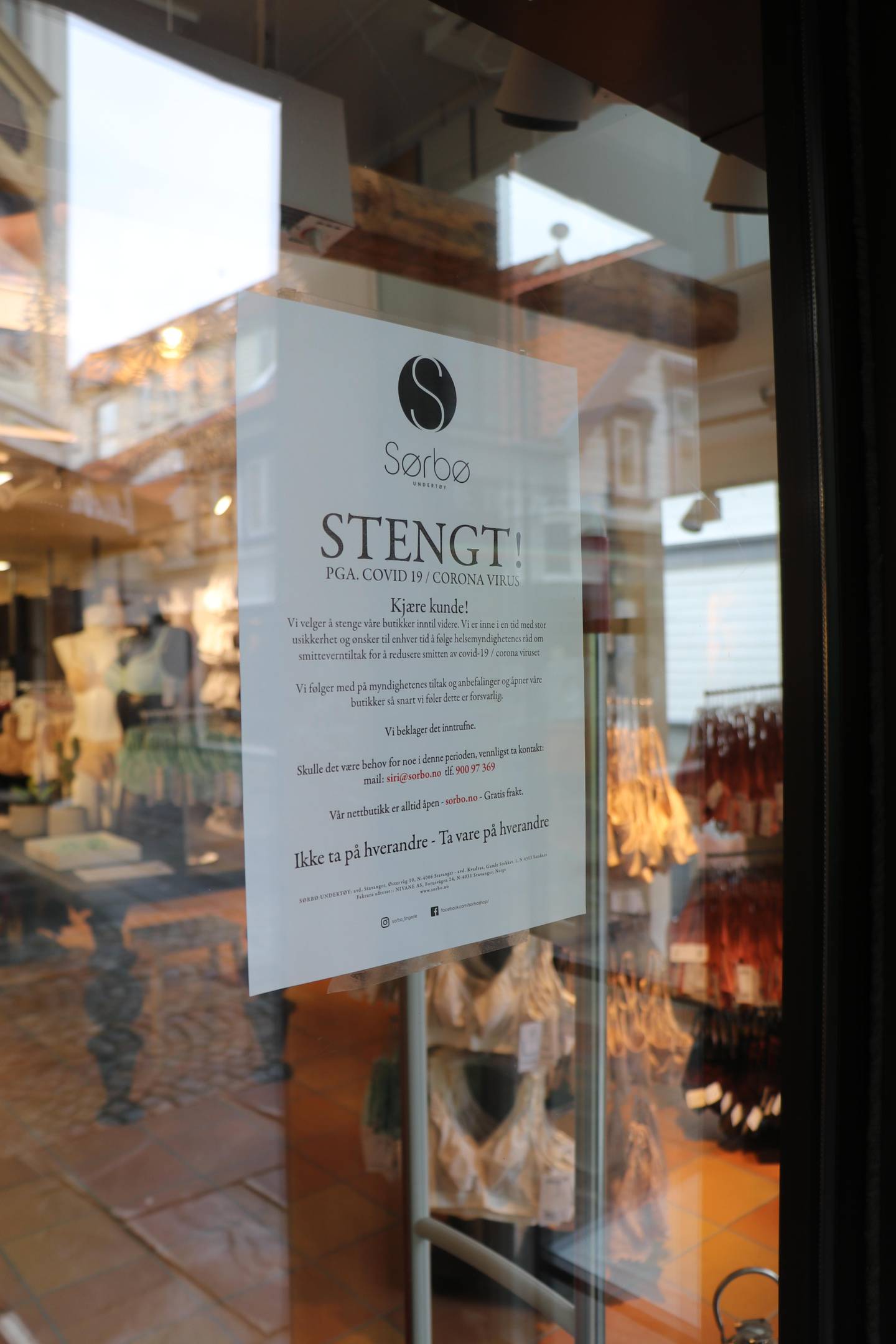 Flere butikker i Stavanger sentrum holder stengt på grunn av koronaviruset.