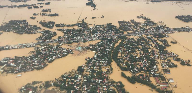 Oversvømte byer i nærheten av Hoi An, Vietnam. Tyfonen Damrey forårsaket store skader, og drepte 69 mennesker. Ifølge Verdens    meteorologiorganisasjon (WMO) har det vært en økning i ekstremvær og naturkatastrofer i 2017.