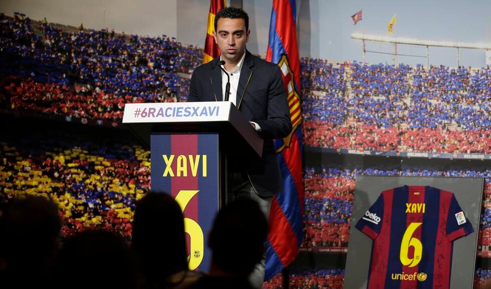 Xavi er klar som trener for Barcelona. Her fra 2015 da han ga seg som spiller i klubben. Foto: Manu Fernandez / AP / NTB