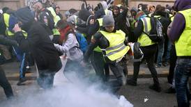 Tåregass og massepågripelser under nye protester i Paris