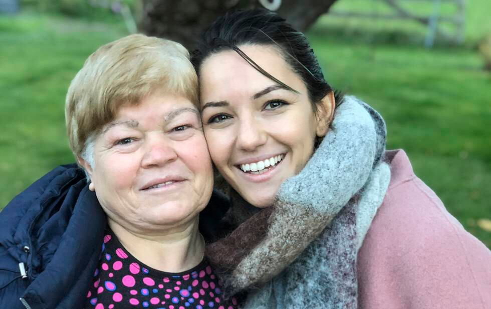 Gulistan Ekiz, moren til Selda Ekiz, fikk påvist en sjelden og alvorlig kreftform tidligere i år. I Norge får hun nå bare tilbud om lindrende behandling.