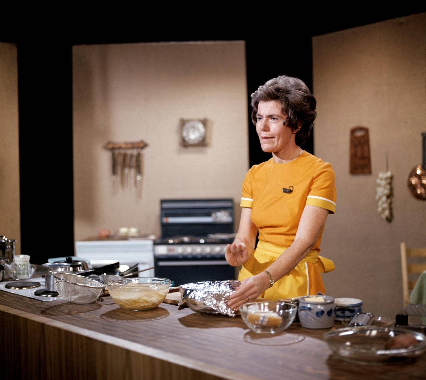 Ingrid Espelid Hovig og «Fjernsynskjøkkenet» på                            60-tallet. Hun lærte generasjoner av nordmenn om mat, matglede og matkultur.FOTO: NRK