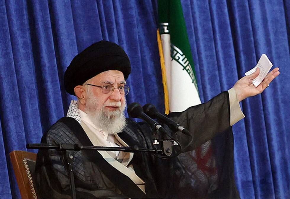 I ein fatwa i 2013 bad Irans øvste leiar, ayatollah Ali Khamenei, folk om å unngå all kontakt med bahaiar. Slik skulle minoriteten gjerast til religiøst spedalske i ayatollah-riket, skriv Johannes Morken.