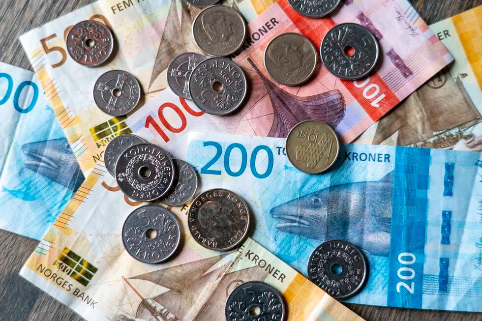 Illustrasjonsbilde av norske sedler og mynter.