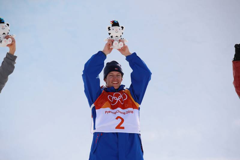 Øystein Bråten fikk bare OL-maskotten på seremonien i natt, senere i dag får han OL-gullet.