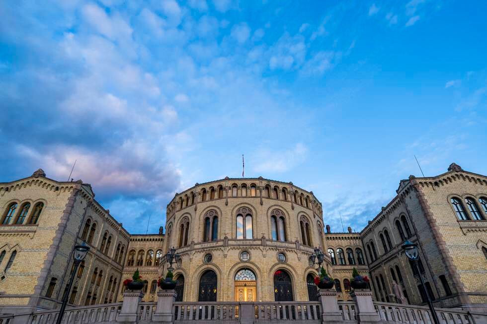 Stortinget i Oslo onsdag kveld. 13. september avholdes stortingsvalget 2021.