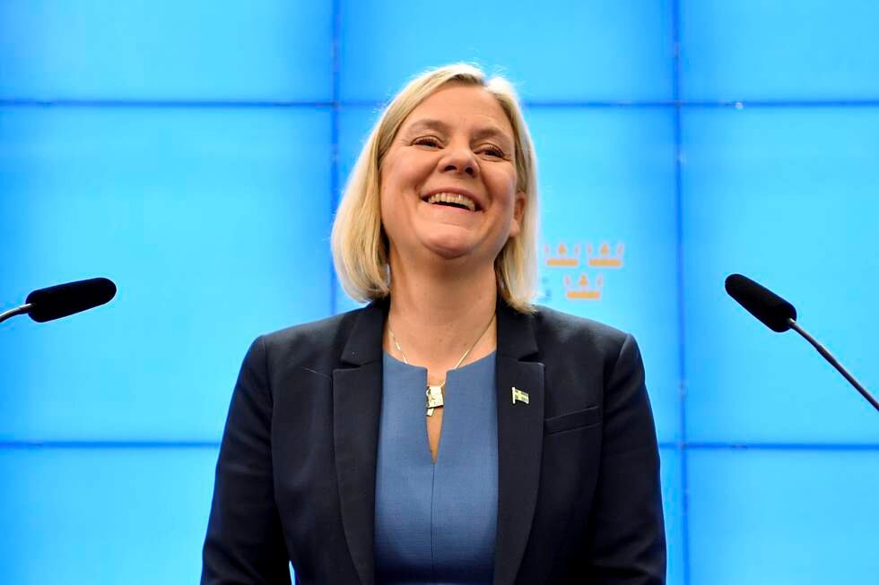 Magdalena Andersson (S) ber om å bli avløst som statsminister i Sverige, bare timer etter at Riksdagen utnevnte henne. Foto: Erik Simander/TT / NTB
