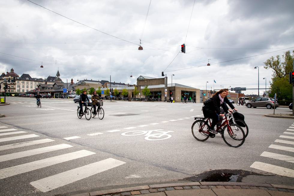 København, Danmark 20140510.
En gruppe syklister sykler over veikrysset som heter Oslo Plads i København.
Foto: Erlend Aas / NTB scanpix