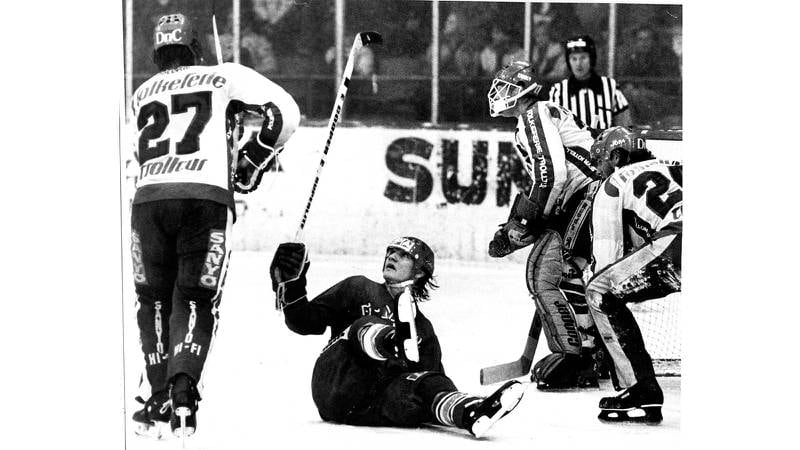 MOT VIF: Oppgjørene mot Vålerenga på 80-tallet var klassikere i norsk hockey.