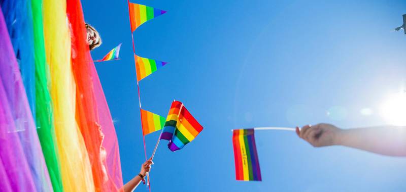 Si ja: Historiens første Pride-parade går av stabelen i Drammen lørdag, og fra torsdag holdes en rekke beslektede arrangementer i byen. FOTO: NTB SCANPIX