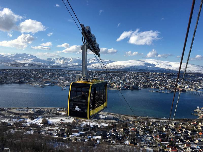 Nå er en ny, moderne fjellheis på plass i Tromsø.