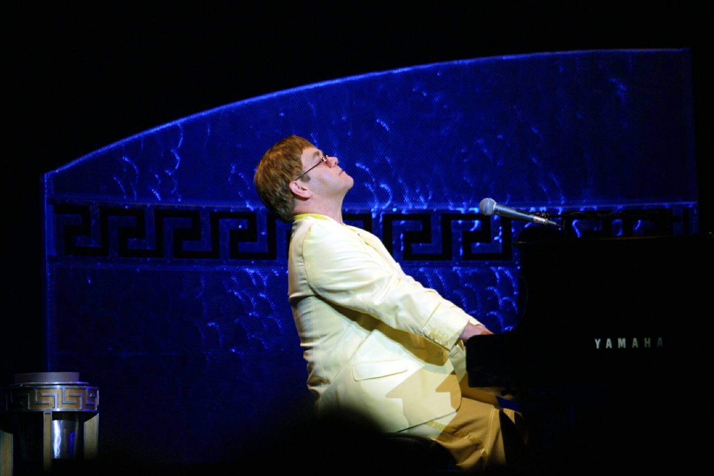 Elton John på enda en konsert i Oslo Spektrum, i november 2000.