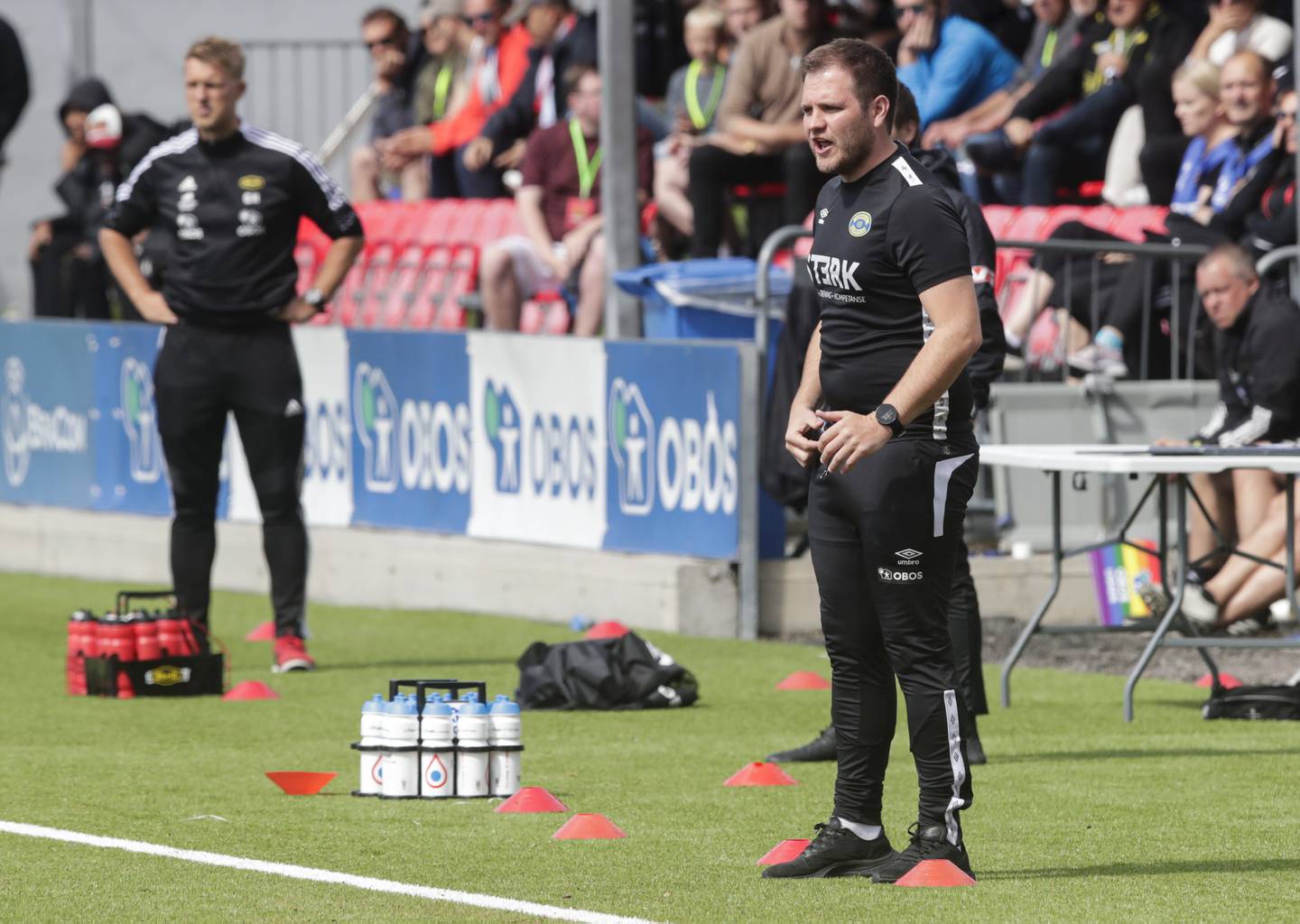 Grorud-trener Johan Gjønnes Nilsen (t.h.) og Skeid-trener Gard Holme på Nordre Åsen søndag.