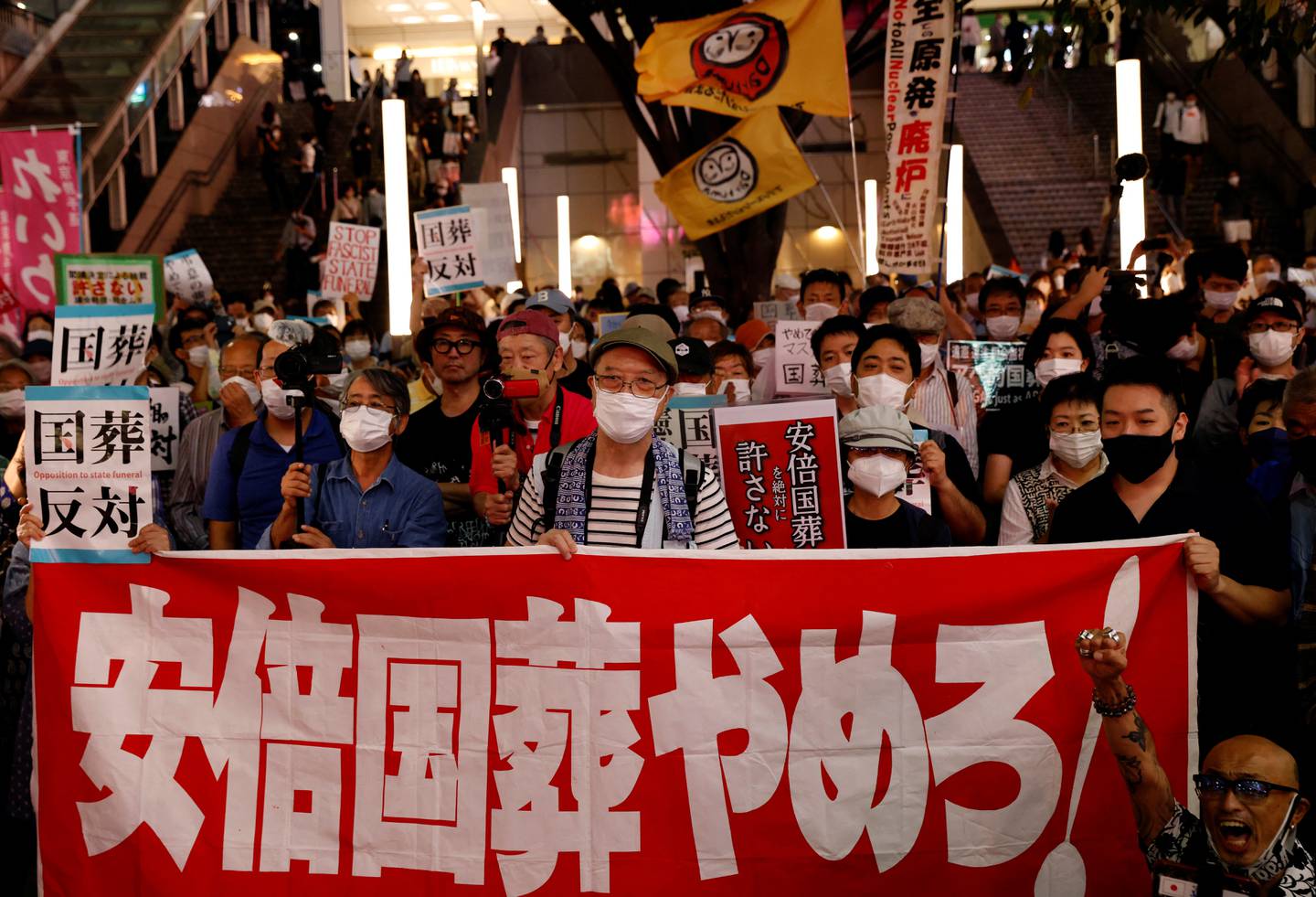 Motstandere av at Japans tidligere statsminister skal gravlegges på statens bekostning har demonstrert i dagene før.