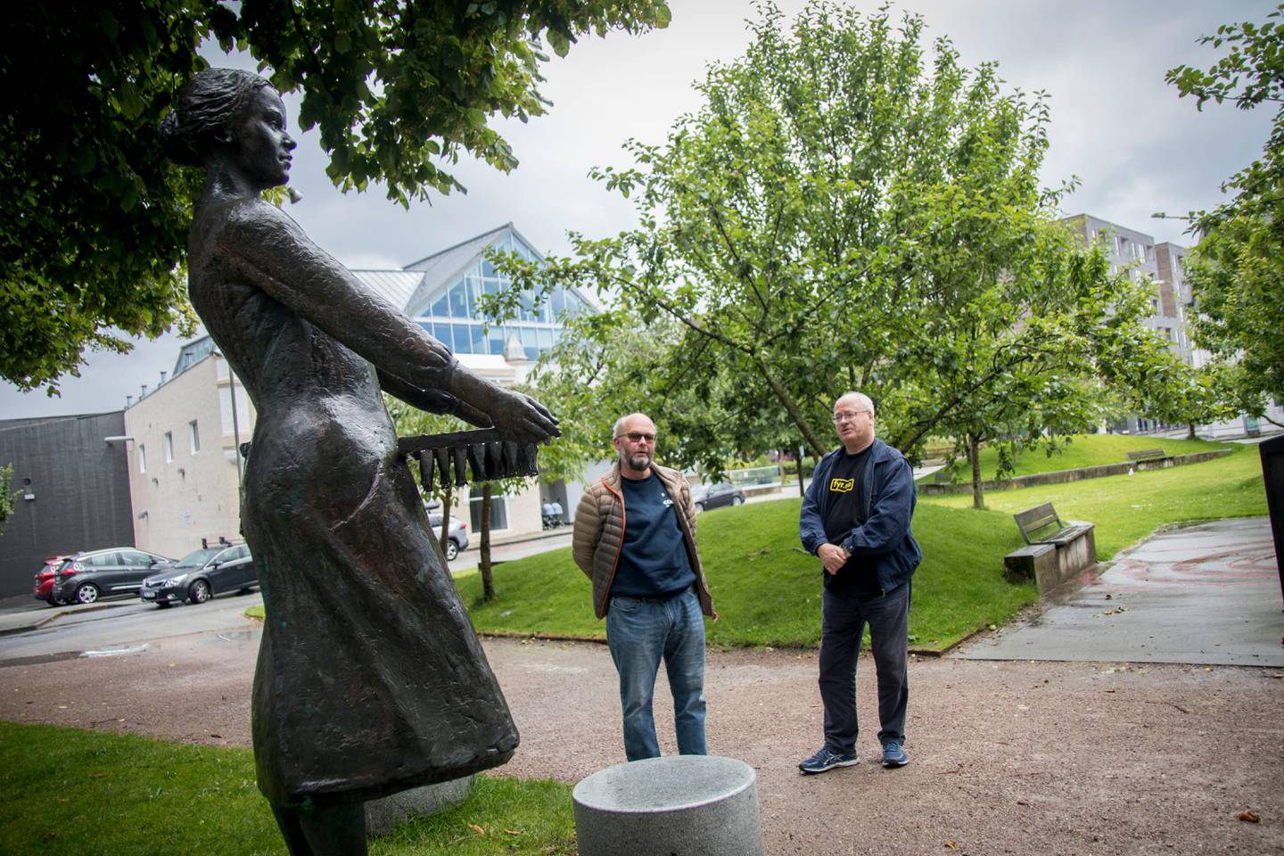 Statue, 10 øre timen, Morten Wiik, Egil Larsen
