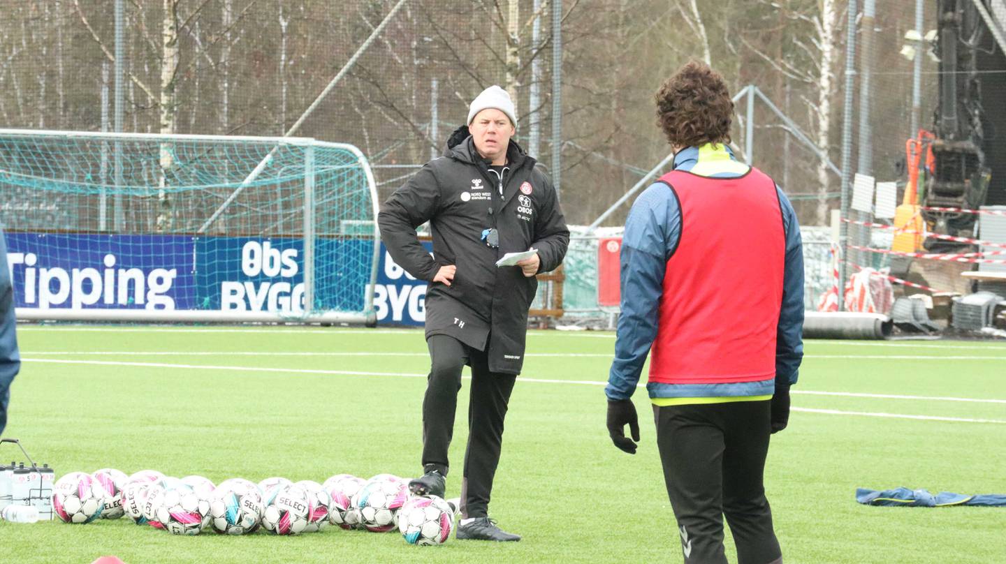 Thomas Holm ønsker å bruke sin erfaring fra Eliteserien til å hjelpe spillerne i årets sesong.