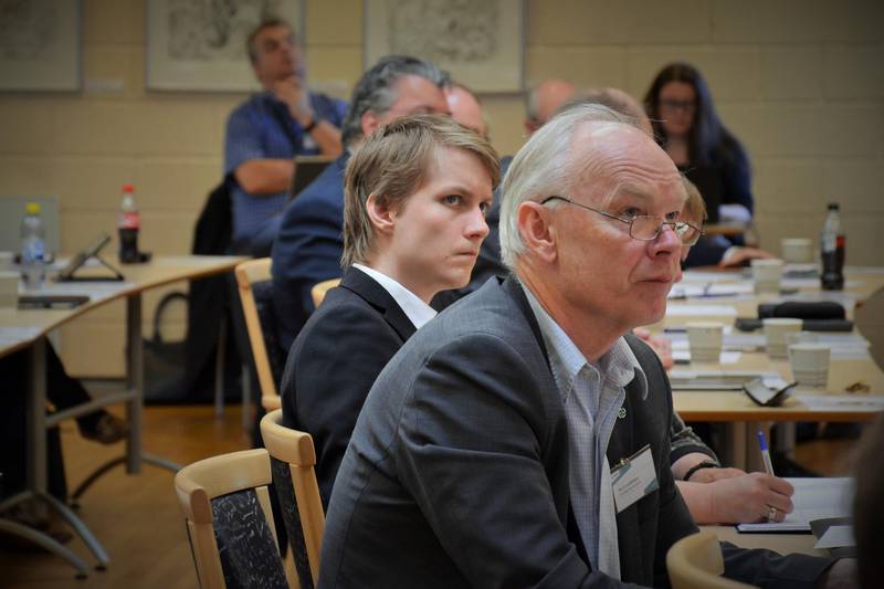 Stortingsrepresentanter Niclas Tokerud (Ap) (t.v.) og Per Olaf Lundteigen (Sp).