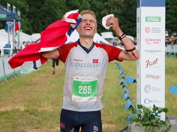Suverent VM-gull til Heming-løper Kasper Fosser i orientering: – Føles helt utrolig