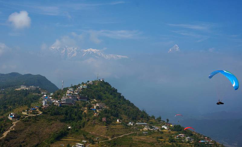 Pokhara regnes som en av verdens fem beste steder å prøve paragliding. På klare dager, ser du fjelltoppene i Himalaya i bakgrunnen. ALLE FOTO: CHRISTINE BAGLO