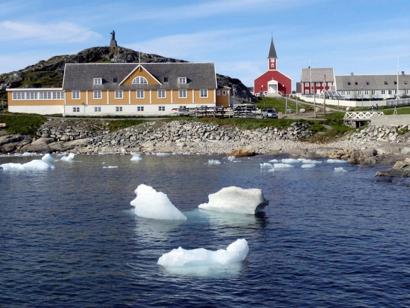 SMELTER: Havnivåstigningen forårsakes først og fremst av at isen på Grønland og Antarktis smelter. Her fra Grønland.  FOTO: NTB SCANPIX