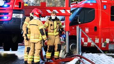 Brann i tomannsbolig på Askøy slukket – en  person savnet