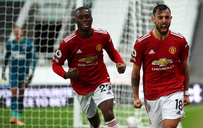 Manchester United's Portuguese midfielder Bruno Fernandes (R) celebrates scoring their second goal during the English Premier League football match between Newcastle United and Manchester United at St James' Park in Newcastle-upon-Tyne, north east England on October 17, 2020. (Photo by Alex Pantling / POOL / AFP) / RESTRICTED TO EDITORIAL USE. No use with unauthorized audio, video, data, fixture lists, club/league logos or 'live' services. Online in-match use limited to 120 images. An additional 40 images may be used in extra time. No video emulation. Social media in-match use limited to 120 images. An additional 40 images may be used in extra time. No use in betting publications, games or single club/league/player publications. / 