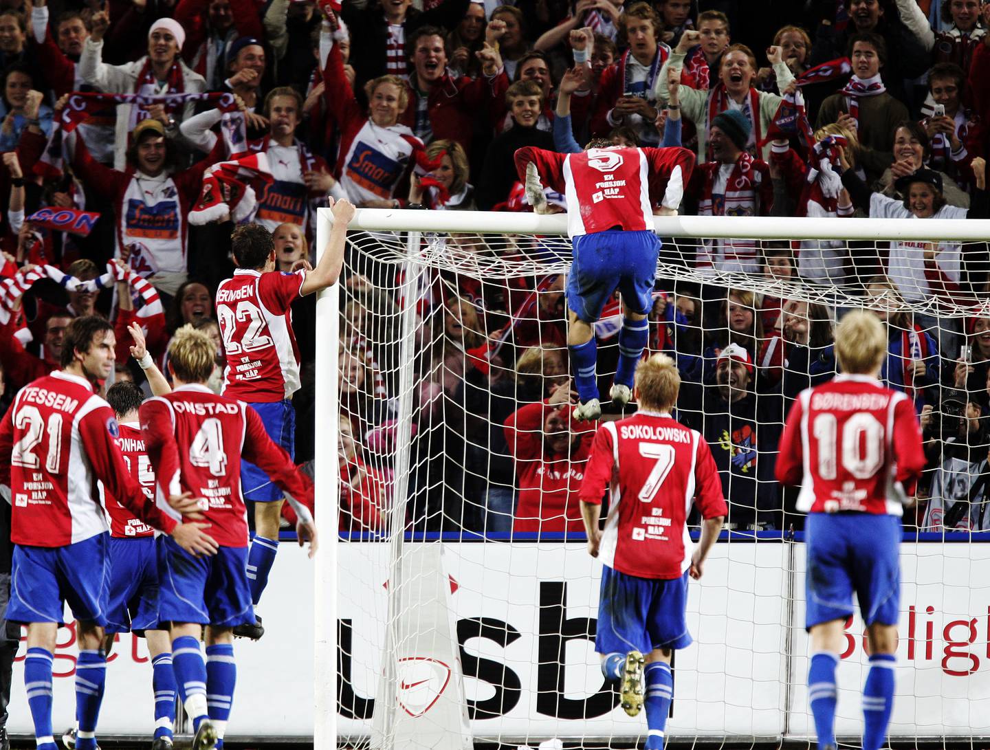 Vålerenga mot Lyn på Ullevaal stadion i 2005. Lyn vant 1-0, men Vålerenga vant seriegullet, foreløpig for siste gang.