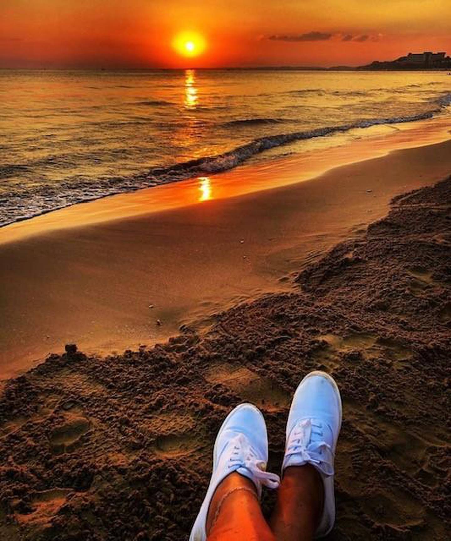 Solnedgang på stranda i Side, Tyrkia.