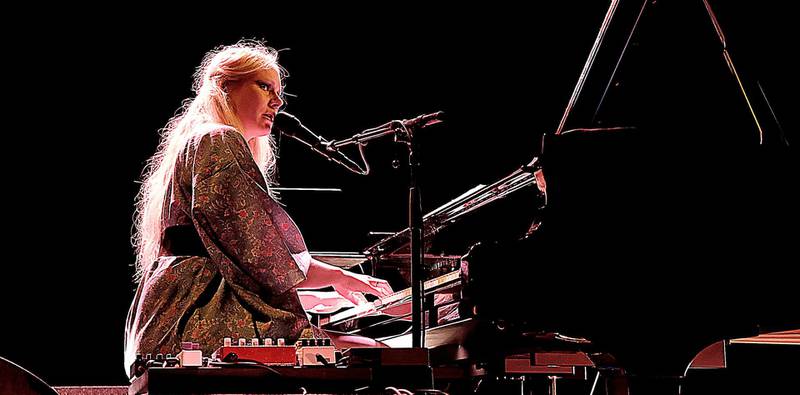 Susanna Wallumrød strålte i mørket på Oslo Jazzfestival.