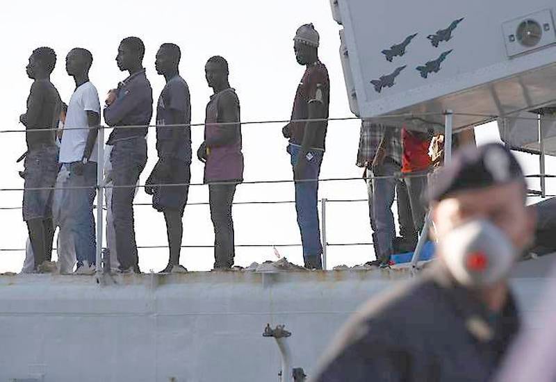 I fjor høst forliste en båt med flyktninger utenfor øya Lampedusa i Italia, og 300 omkom i ulykken. FOTO: ANTONIO PARRINELLO/NTB SCANPIX