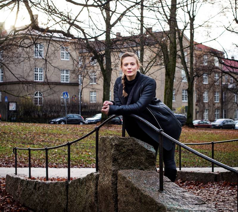Gine Cornelia Pedersen er aktuell med boka «Kjærlighetshistorie eller Utenom og hjem eller Et epos», og som Nenne i NRK-serien «Unge lovende». FOTO: FRØYDIS FALCH URBYE