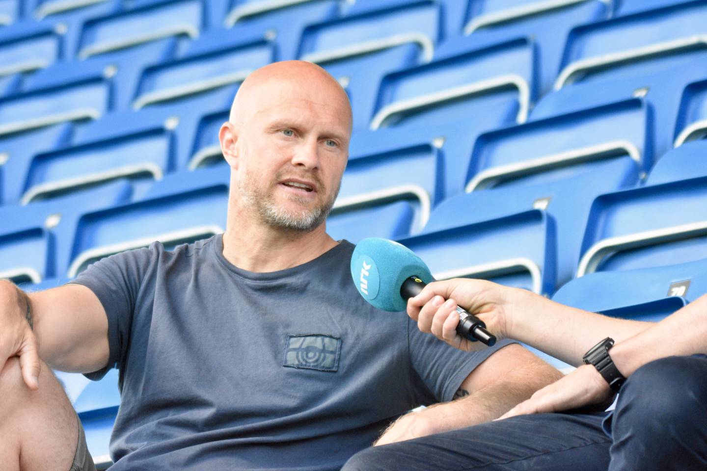 VIF-sportssjef Joacim Jonsson i et intervju fredag.