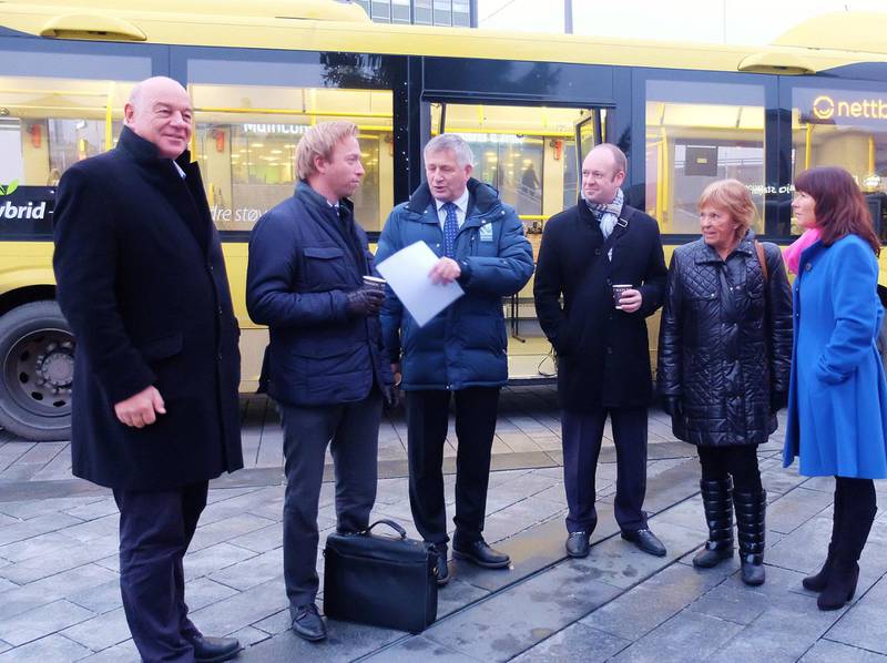 JOBBER med det som ER BESTEMT: KrFs Trond Johansen, til venstre (her med andre lokalpolitikere).FOTO: KATRINE STRØM