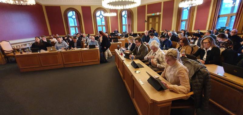 Politikerne i kommunestyret i Drammen har nå endelig vedtatt hva de skal betale seg selv den kommende perioden.