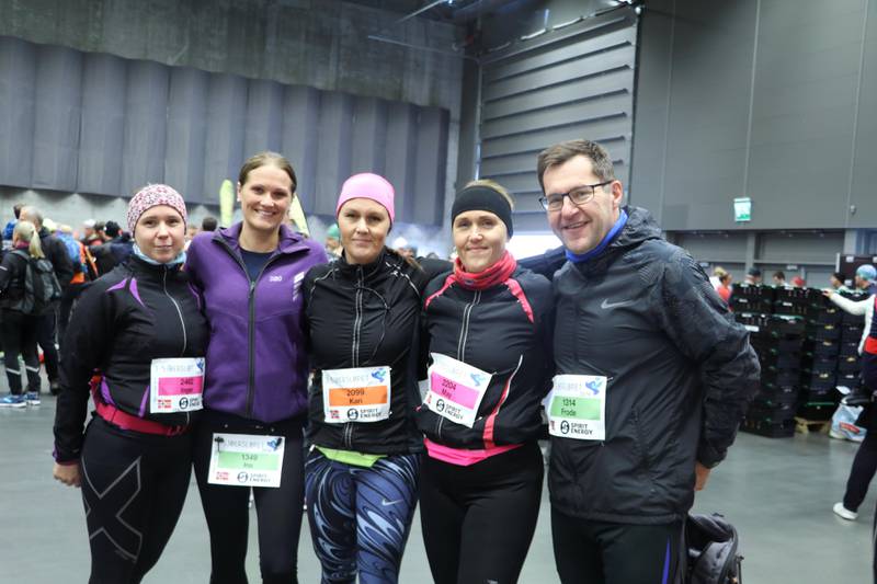 Inger Vaktdal, Ina Bergene, Kari G. Tøge, May-Britt Espeland og Frode Johnsen er klare for løp.