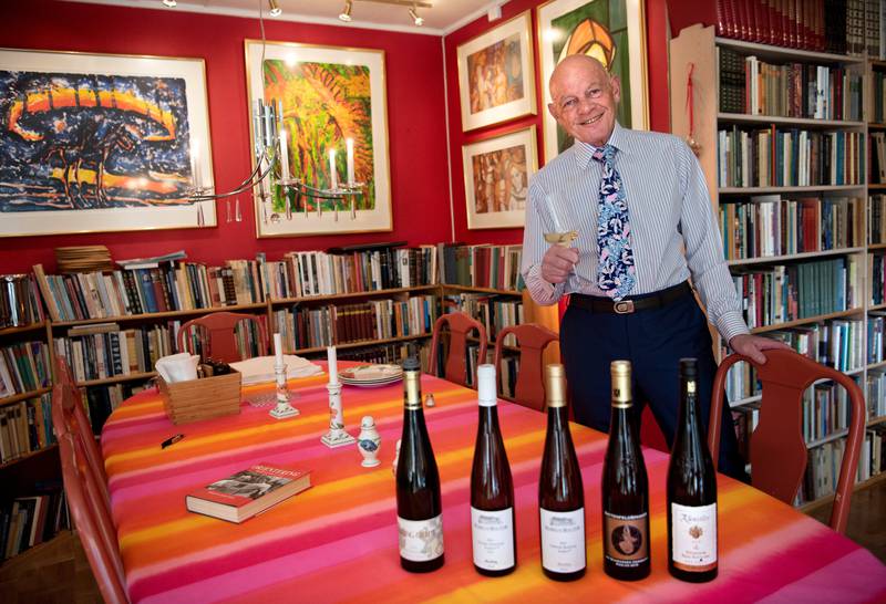 Kjell Cordtsen i dag. Den pensjonerte journalisten og redaktøren fra Notodden er blitt sjef i et vinimportfirma og jobber 10 timer om dagen.