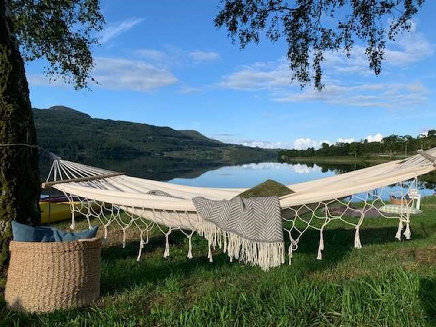 Fjell, fjord, lavere temperaturer og lite trafikk er noe av det som får utlendinger til å kjøpe seg hytter og feriehus i Norge. Bildet er fra Bjørheimsbygd i Ryfylke.