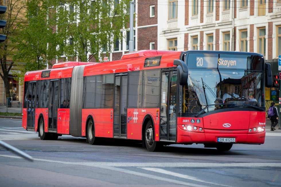 Oslo 20200505. 
20 bussen i Majorstukrysset rett ved Majorstuhuset.
Foto: Vidar Ruud / NTB