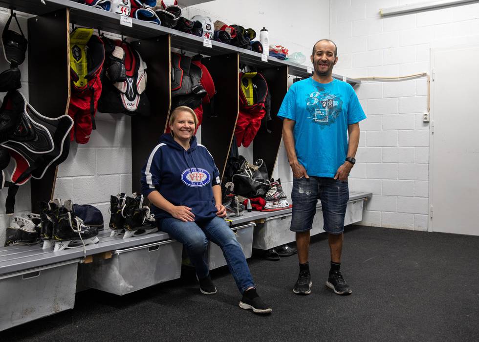 Ellen og Mohamed, frivillige for VIF ishockey. Nominert til Tippenpris 2020. 