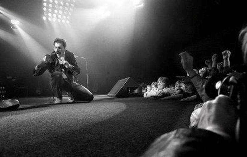 Drammen 19820412.
Bandet Queen spilte sin eneste konsert i Norge i  Drammenshallen 12. april 1982. Her vokalist og frontfigur Freddie Mercury i aksjon på scenen.
Foto: Vidar Ruud / NTB scanpix